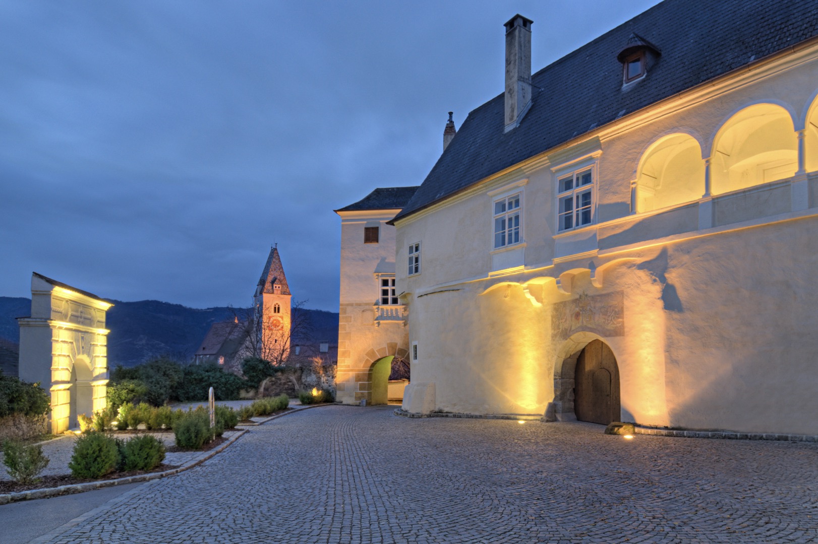 Schloss Spitz & Kirche - Abendstimmung - (c) Donau Niederösterreich - www.extremfotos.com.jpg